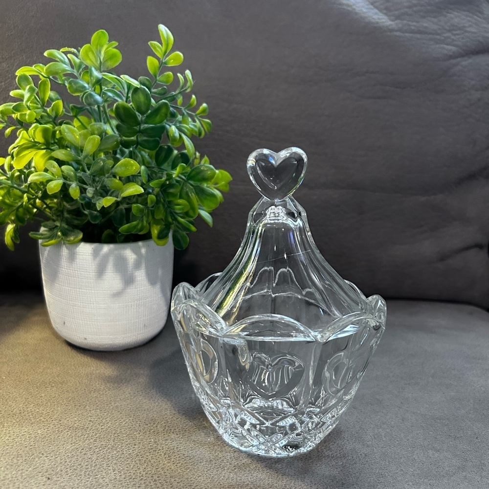 5th Avenue Crystal Hearts Candy Dish with Lid, 6.5” Tall HG101 TikTok makeup